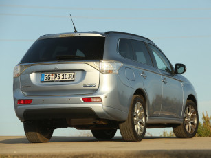 Картинка автомобили mitsubishi 2012г outlander phev