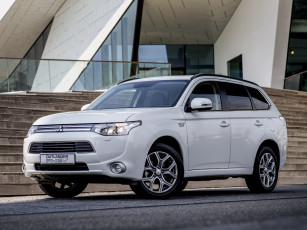 Картинка автомобили mitsubishi outlander phev 2012г