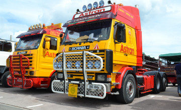 Картинка scania автомобили scania+ выставка улица двигатели дизельные судовые ab швеция грузовые автобусы