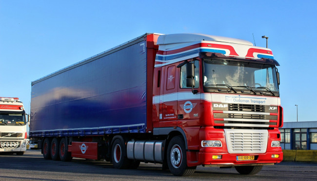 Обои картинки фото daf, автомобили, daf , выставка, улица, автобусы, nv, нидерланды, trucks, тягачи, седельные, шасси