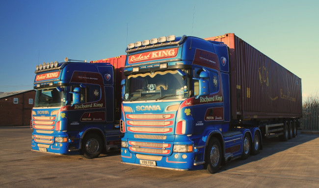 Обои картинки фото scania, автомобили, scania , выставка, улица, ab, грузовые, швеция, дизельные, судовые, двигатели, автобусы