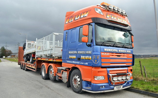 Обои картинки фото daf, автомобили, daf , выставка, улица, седельные, нидерланды, автобусы, шасси, nv, тягачи, trucks