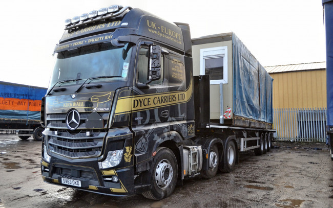 Обои картинки фото mercedes, автомобили, mercedes trucks, автобусы, двигатели, mercedes-benz, германия, ag, daimler, легковые, грузовики, подразделение