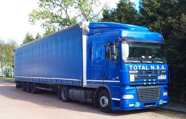 Обои картинки фото daf, автомобили, daf , выставка, улица, шасси, автобусы, нидерланды, nv, trucks, тягачи, седельные