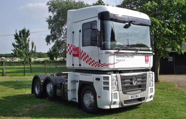 Обои картинки фото renault, автомобили, renault trucks, франция, корпорация, автомобильная, s, a