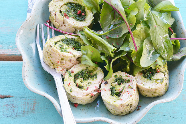 Обои картинки фото еда, мясные блюда, мясные, рулеты, зелень