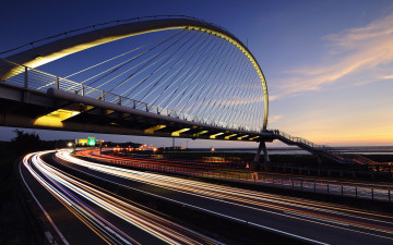 Картинка the+harp+bridge+in+hsiang-shan +hsin-chu+city +taiwan города -+мосты скорость шоссе дороги дуга мост огни