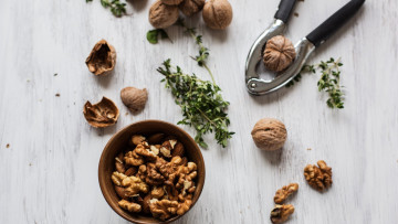 Картинка еда орехи +каштаны +какао-бобы грецкие