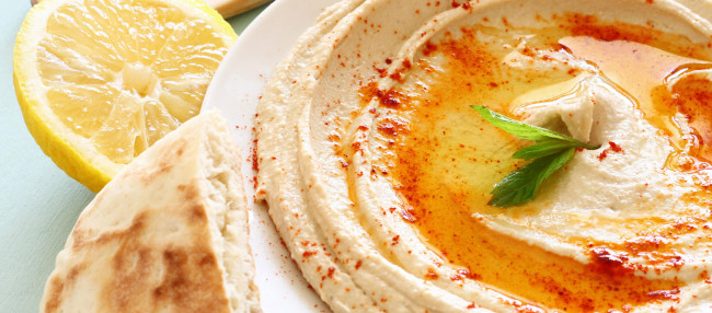 Обои картинки фото еда, салаты,  закуски, лепешка, закуска, соус, лимон