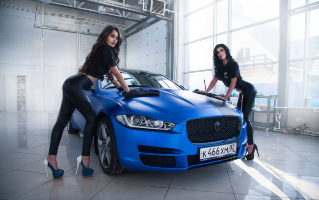 Обои картинки фото автомобили, -авто с девушками, гараж