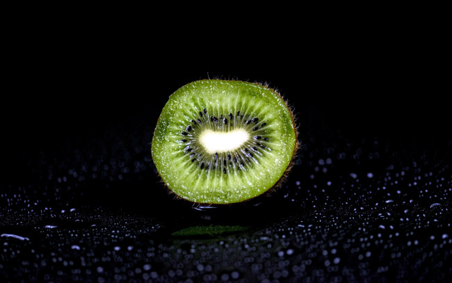 Обои картинки фото еда, киви, капли