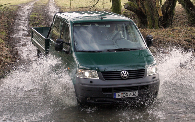 Обои картинки фото volkswagen t5 transporter double cab pickup 2003, автомобили, volkswagen, cab, double, t5, transporter, 2003, pickup