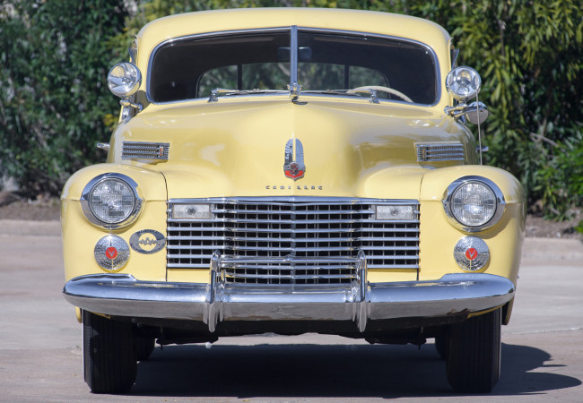 Обои картинки фото cadillac sixty one touring sedan deluxe 1941, автомобили, cadillac, sixty, one, touring, sedan, deluxe, 1941