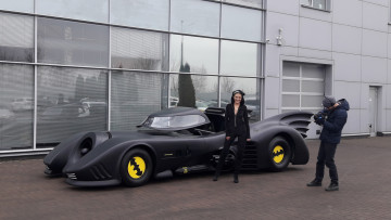 Картинка автомобили -авто+с+девушками batmobile бэтмобиль