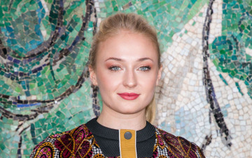 Картинка девушки sophie+turner портрет