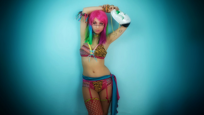 Обои картинки фото девушки, -unsort , рыжеволосые и другие, взгляд, фон, девушка