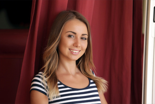 Обои картинки фото девушки, linda chase, улыбка