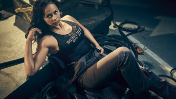 Картинка the+expanse+ сериал+2015+–+ кино+фильмы сериал пространство фантастика триллер детектив bobbie draper фрэнки адамс