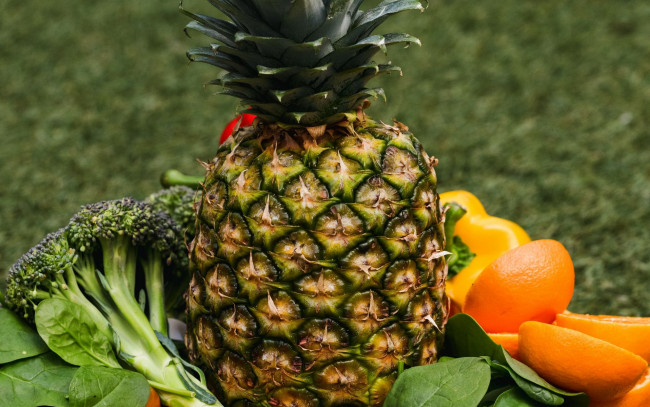 Обои картинки фото еда, фрукты и овощи вместе, ананас, апельсин, брокколи, шпинат