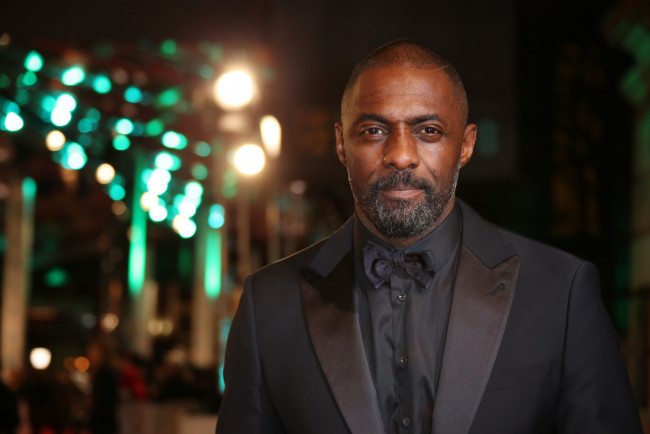 Обои картинки фото мужчины, idris elba, актер, костюм, огни