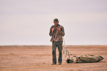 Картинка gold+ +2021+ кино+фильмы gold жажда золота триллер зак эфрон zac efron