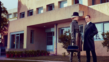 Картинка разное мужчина+женщина пара шляпа плащ сумка дом наталья водянова