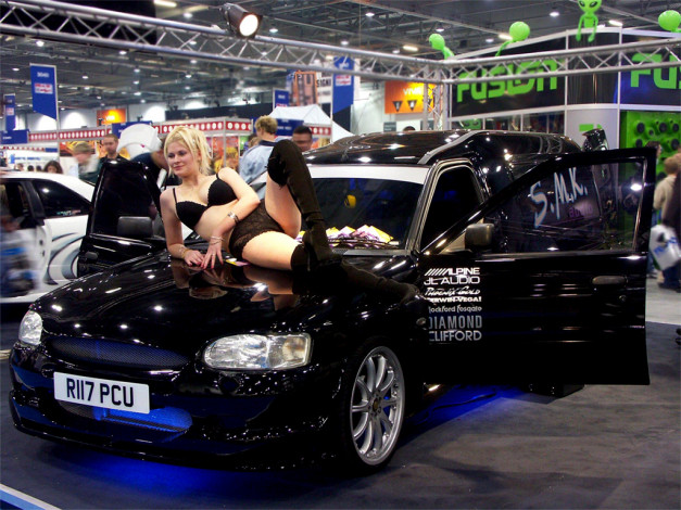 Обои картинки фото автомобили, авто, девушками