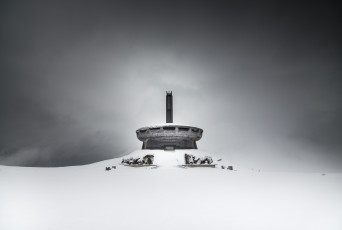 Картинка города памятники скульптуры арт объекты болгария бузлуджа