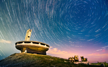 Картинка города памятники скульптуры арт объекты болгария бузлуджа