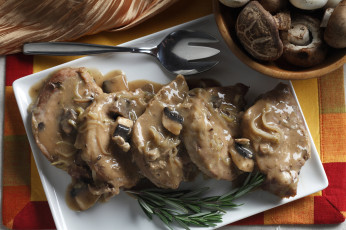 Картинка еда мясные+блюда фон тарелка ложка грибы мясные отбивные