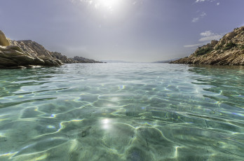 Картинка природа моря океаны океан бухта скалы блики