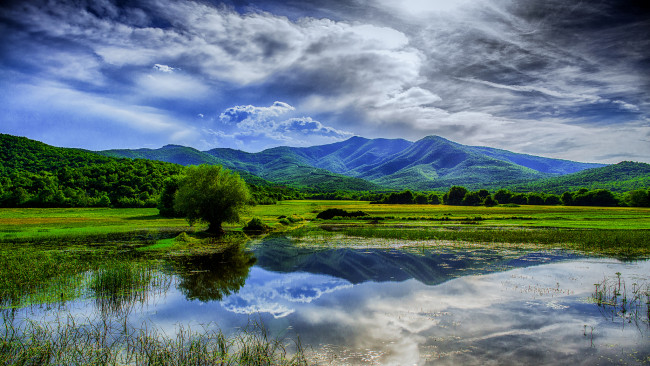 Обои картинки фото природа, реки, озера, горы, тучи, луга, лес, река