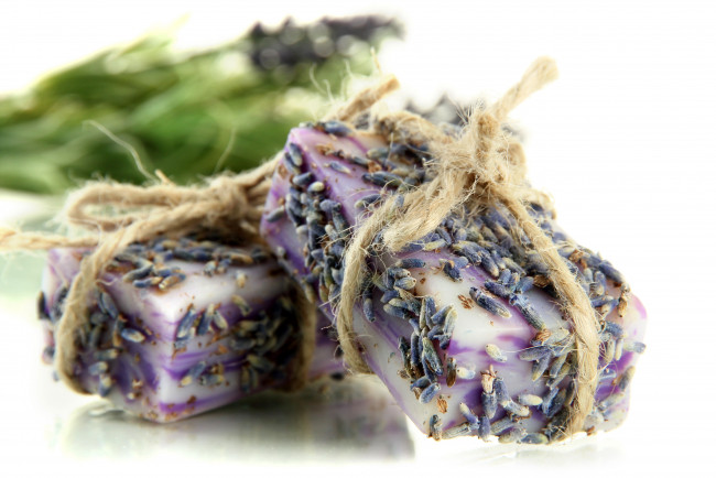 Обои картинки фото разное, косметические средства,  духи, мыло, лаванда