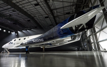 Картинка virgin+galactic+spaceship+two+vss+unity авиация экспериментальные+самолёты свет самолет ангар
