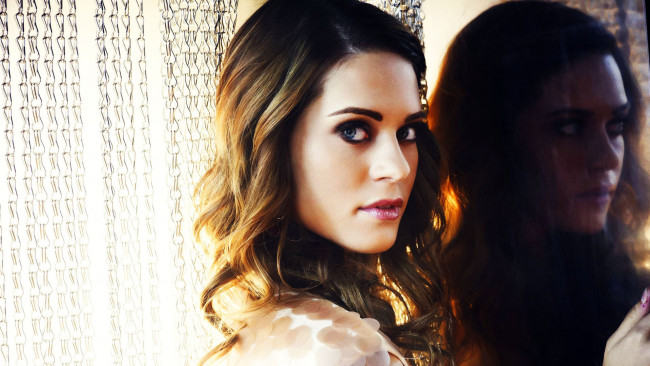 Обои картинки фото кино фильмы, nikita, фон, взгляд, девушка