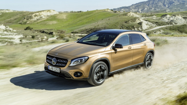 Обои картинки фото mercedes-benz gla-220d 4matic 2018, автомобили, mercedes-benz, gla-220d, 4matic, 2018