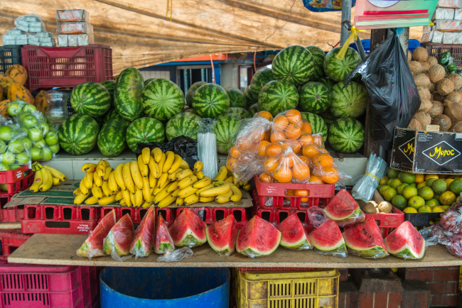 Обои картинки фото еда, фрукты,  ягоды, прилавок