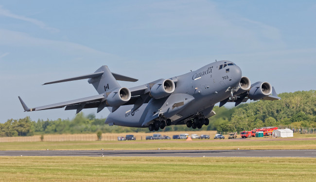 Обои картинки фото mcdonnell douglas c-17 globemaster iii, авиация, военно-транспортные самолёты, транспорт, войсковой