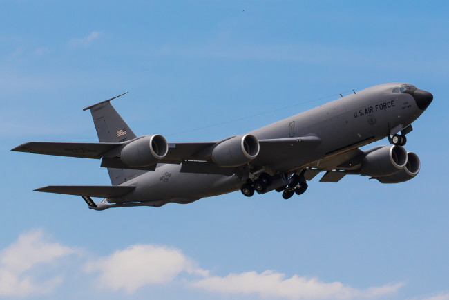 Обои картинки фото boeing kc-135r stratotanker, авиация, военно-транспортные самолёты, заправщик, танкер