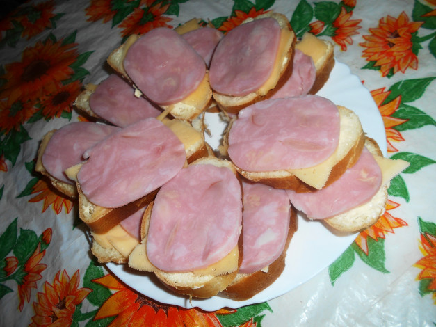 Обои картинки фото еда, бутерброды,  гамбургеры,  канапе, хлеб, колбаса, сыр