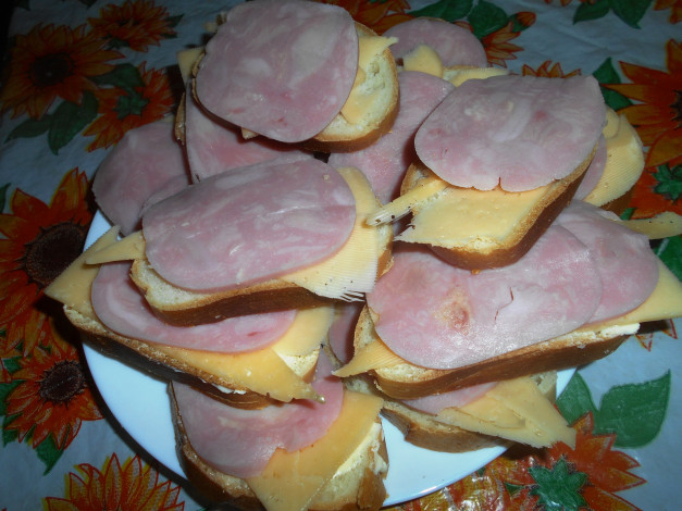 Обои картинки фото еда, бутерброды,  гамбургеры,  канапе, сыр, колбаса, хлеб