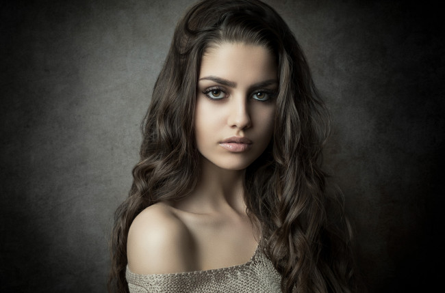 Обои картинки фото simone haas, девушки, simone, haas, девушка, модель, брюнетка, красотка, красавица, сексуальная, взгляд, макияж, портрет, лицо