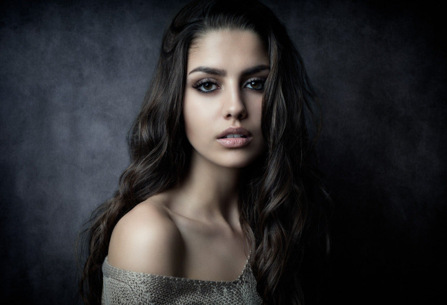 Обои картинки фото simone haas, девушки, simone, haas, девушка, модель, брюнетка, красотка, красавица, сексуальная, взгляд, макияж, портрет, лицо