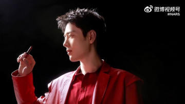 Картинка мужчины xiao+zhan лицо куртка помада