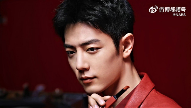 Обои картинки фото мужчины, xiao zhan, лицо, куртка, помада, камера