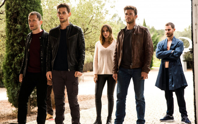 Обои картинки фото overdrive , 2017, кино фильмы, overdrive, овердрайв, боевик, триллер, криминал, cкотт, иствуд, ана, де, армас