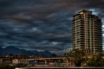 Картинка города здания дома туча