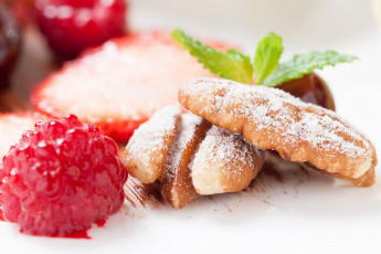 Картинка еда пирожные +кексы +печенье малина печенье мята сахарная пудра