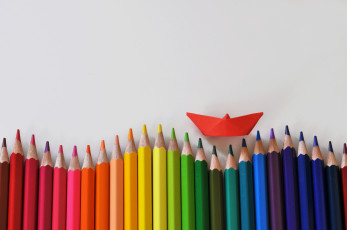 Картинка разное канцелярия +книги карандаши кораблик