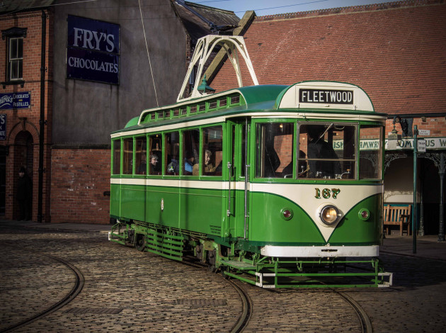 Обои картинки фото техника, трамваи, трамвай, город, рельсы